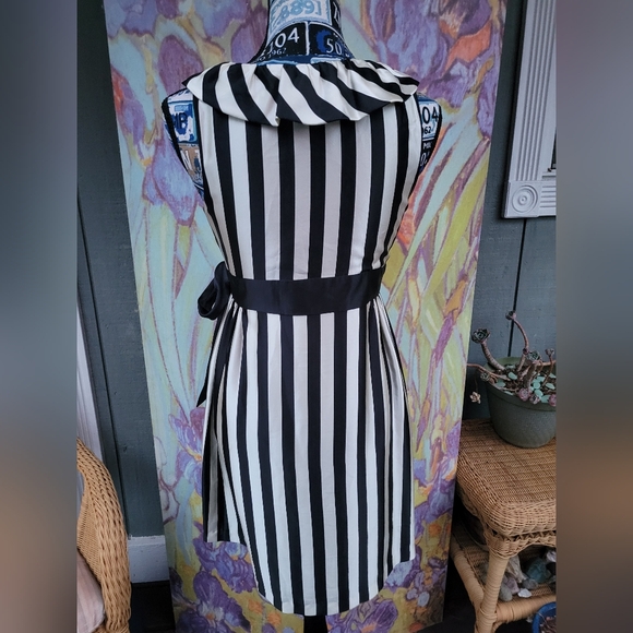 What Comes Around Goes Around Small Silk, Wrap, Cocktail, Party Mini-Dress - Picture 9 of 9